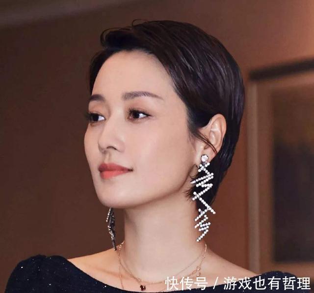 啾啾|马伊琍难得留头发,一点点长就要扎个啾啾,没短发时髦但看着年轻