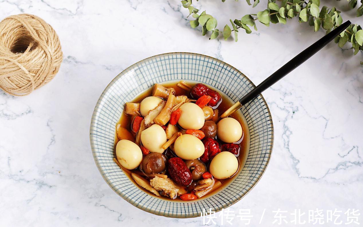 气血|天冷手脚冰凉,不妨煮点当归黄芪养生甜汤,补气血面色红润