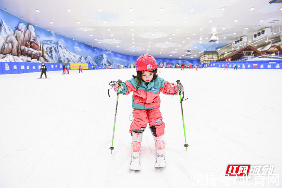 滑雪|组图丨滑雪萌宝们：“摔出快乐！”