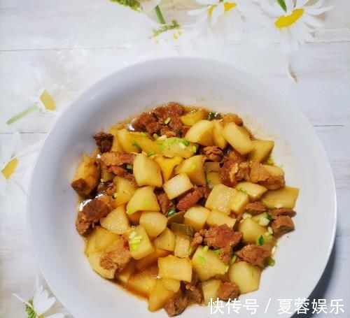 这才是萝卜炖牛腩的家常做法，口感劲道，肉质鲜嫩，汤汁浓郁下饭