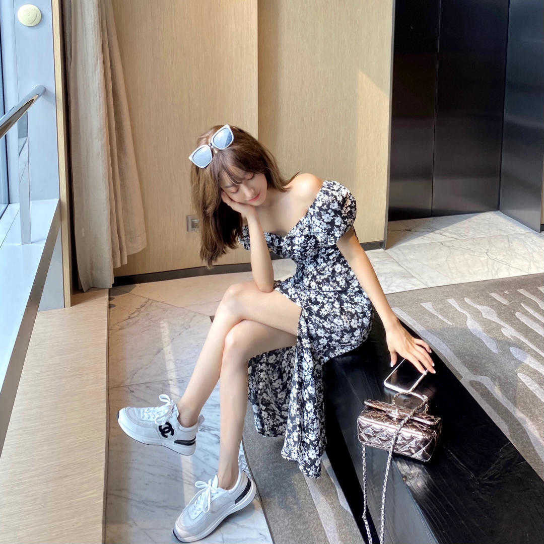 开叉裙|美如初恋女人的穿搭技巧,T恤搭配牛仔裤开叉裙,青春感满分!