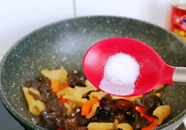 用来|没想到这种食材还能用来做小炒,香气扑鼻还不油腻.好吃不上火