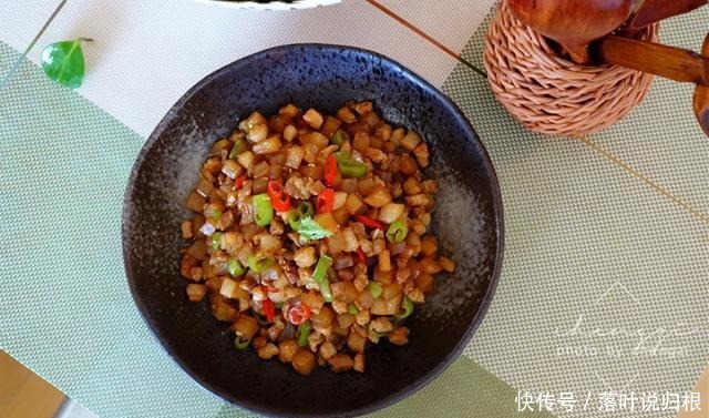 《中餐厅》张亮做的这道菜,随手一炒真是香,比鱼香肉丝还下饭