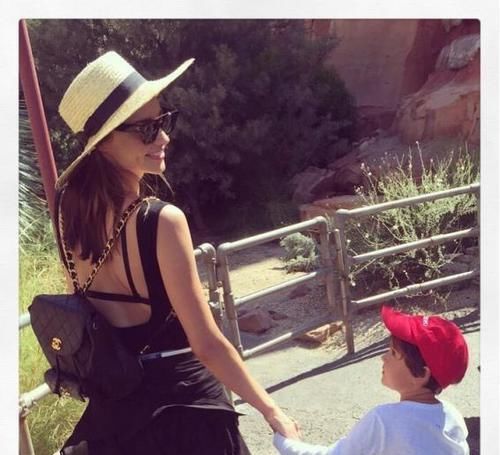 找回童年的天真无邪,背双肩包出门就对了,实用又时髦