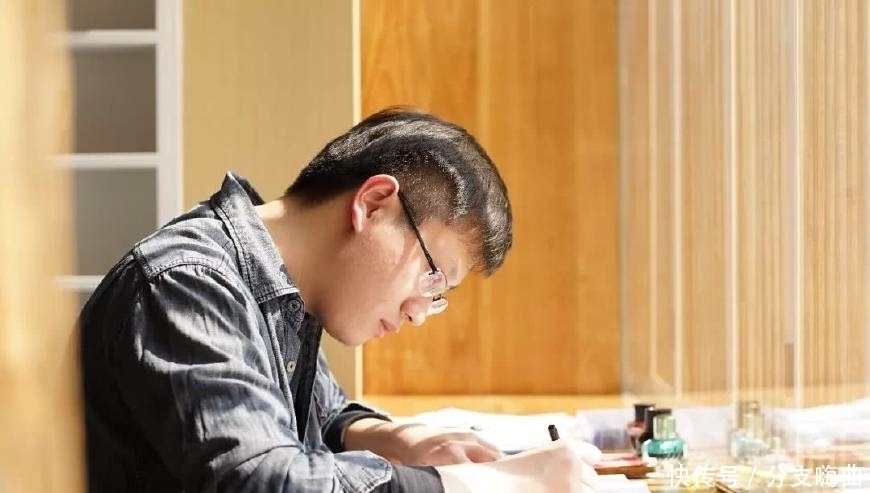 90后小伙不服日本汉字,每天苦练14小时,创造13984个最美汉字!