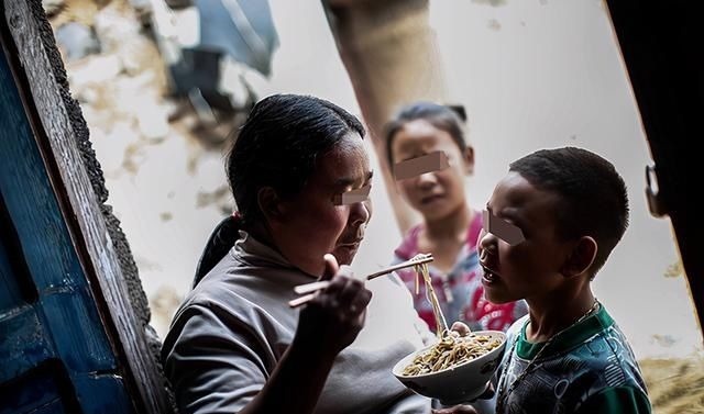 孩子|无论家里谁带娃,这4种行为要制止,大人累不说,还容易毁了娃