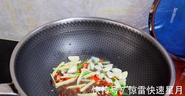 家常秘制腌黄瓜,做法简单,鲜香美味嘎嘣脆!