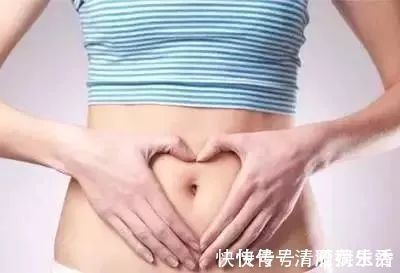 腹部|睡前拍15下肚子,毒排了,便通了,腰也细了,皮肤又白又嫩!