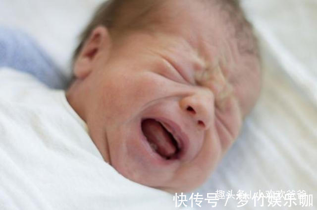 准爸妈们|宝宝睡觉时常做这些小动作,可能是缺钙了,4种危害家长不能小觑