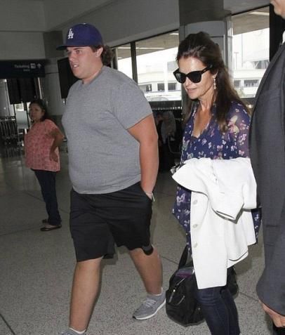 两个儿子|守灵小伙看到女尸太漂亮，一时没忍住竟欺负了她，女尸活了