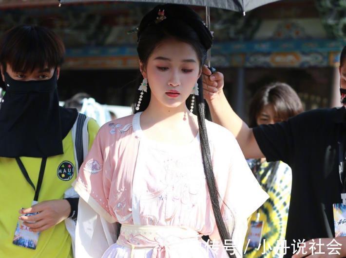 節目|《萌探探探案》播出后,又一推理類綜藝開錄關曉彤是唯一的女MC