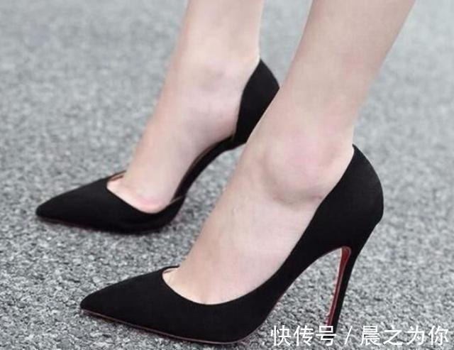 优雅 细跟鞋深受时尚女人的宠爱,优雅的设计中带着俏皮的可爱!