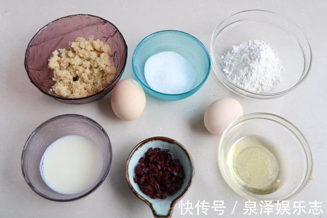 小米蛋糕|小米也能做蛋糕没有烤箱也无妨,蒸完松软又香甜