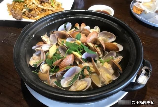 鲜美|花甲别再炒了，这样做鲜美料足，五分钟出锅