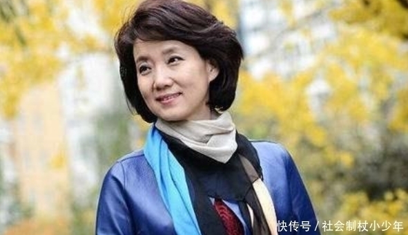 央视“最美国脸”李修平，主持26年0失误，今56岁无儿女陪伴