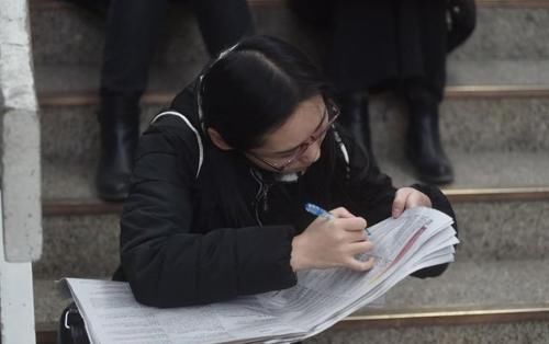 普通大学生可以考警察吗？能考，但考上的概率低一点