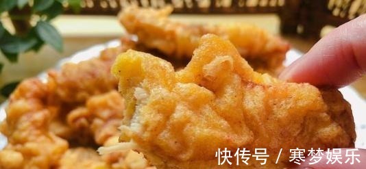 鸡胸肉不要总炒着吃了,试试这做法,外酥里嫩,吃着特解馋!