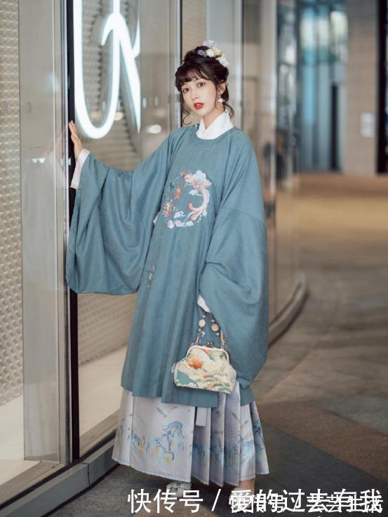 汉服|最近火了一种穿法“汉服+高跟鞋”，优雅又时尚，回头率十足