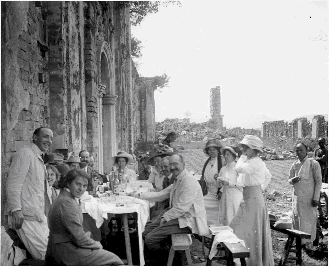 中国人|新书架丨从“他者”眼中反观自己 西方观察者眼中的“影像版百年中国史”