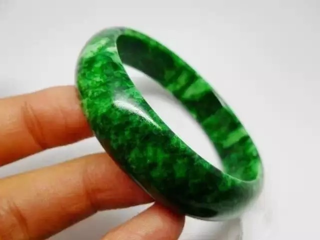 影响|翡翠的颜色怎么看?这才是影响价值的关键!