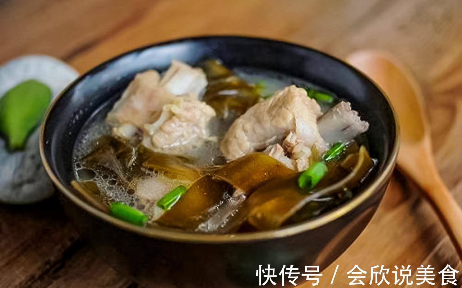 教你营养美味的薏仁海带排骨汤,香气四溢超好吃,家里人特喜欢