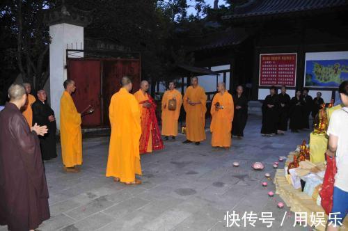 佛祖&和尚为什么不可以喝酒吃肉佛祖其实没说过,而是他要求的!