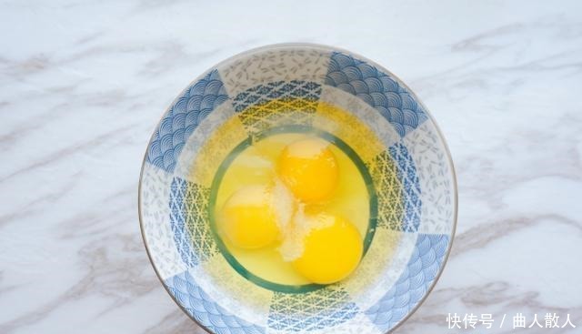 西红柿炒鸡蛋是先炒西红柿还是先炒蛋原来顺序不对,难怪不好吃