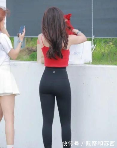 身材|“葫芦型”身材的美女，宽胯恰好反衬了蜂腰细腿！