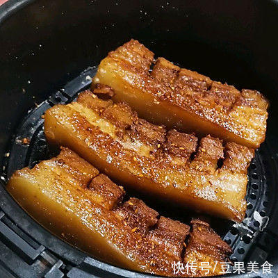 这道脆皮五花肉连续吃了3碗，全家人都一致好评