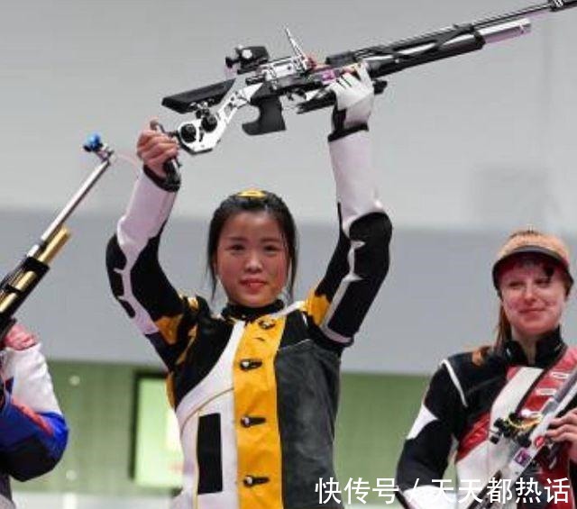 安踏|杨倩首夺奥运金牌太长脸！穿国货比高奢有排面，娃娃脸比明星都美！