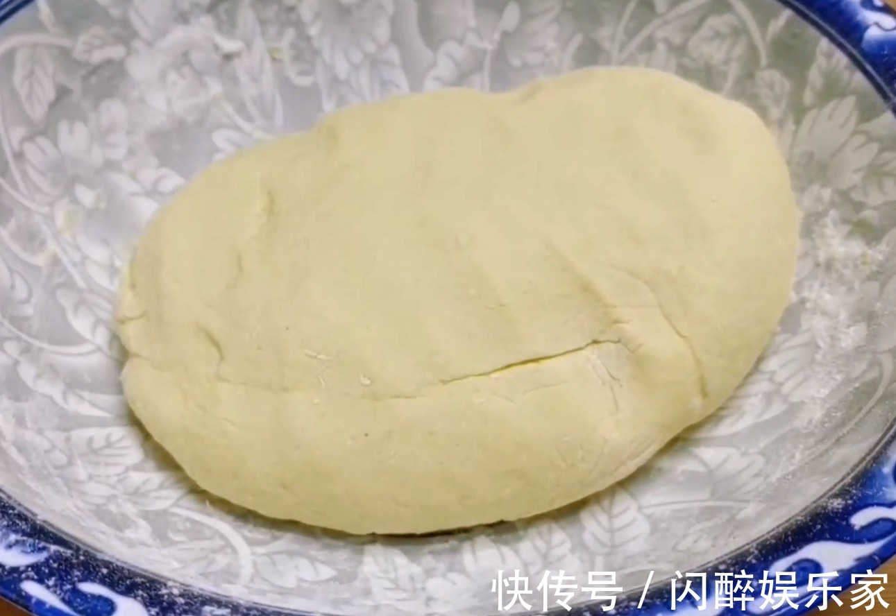 谷物醇|玉米面开水一烫,加一盒酸奶,金黄柔软好消化,孩子三天两头要吃