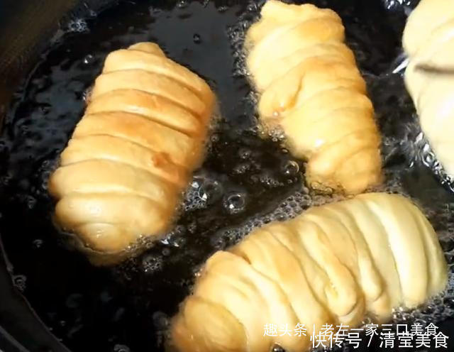 馒头|我家面粉从不蒸馒头，加2根香蕉，简单几步，出锅给肉不换，真香