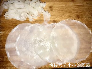 “凉皮”的懒人做法，其实很简单，筋道爽滑，好吃还不上火