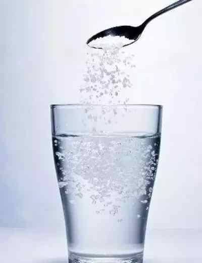 早起的第一杯水：蜂蜜水、淡盐水等应该如何选择？一文看懂