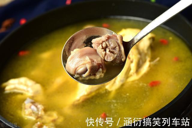 腥味|炖鸡汤时，直接下锅炖可不行，教你正确做法，汤鲜肉嫩无腥味