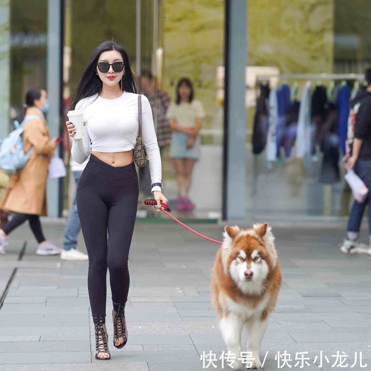 潮流 洋气甜美的打底裤穿搭更显潮流气质,百搭耐看又大方,充满童趣