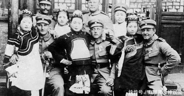 霸气|清末历史老照片贵族衣着霸气,穷人衣不蔽体,图6看着让人愤怒