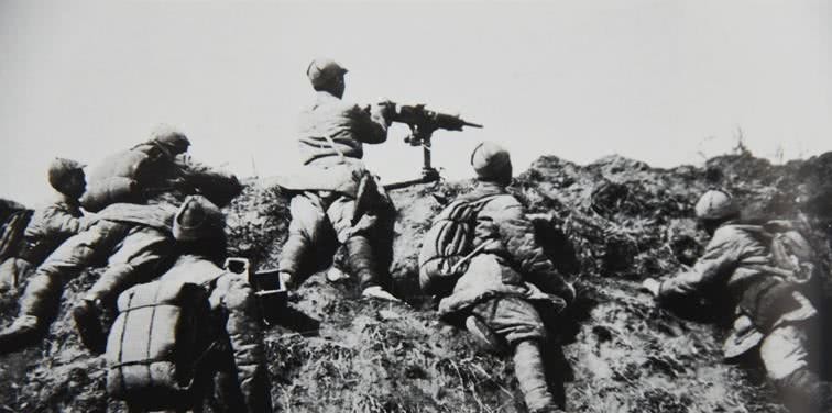 枪毙|“去,把那个营长抓回来,枪毙他!”李先念怒气冲冲地喊道