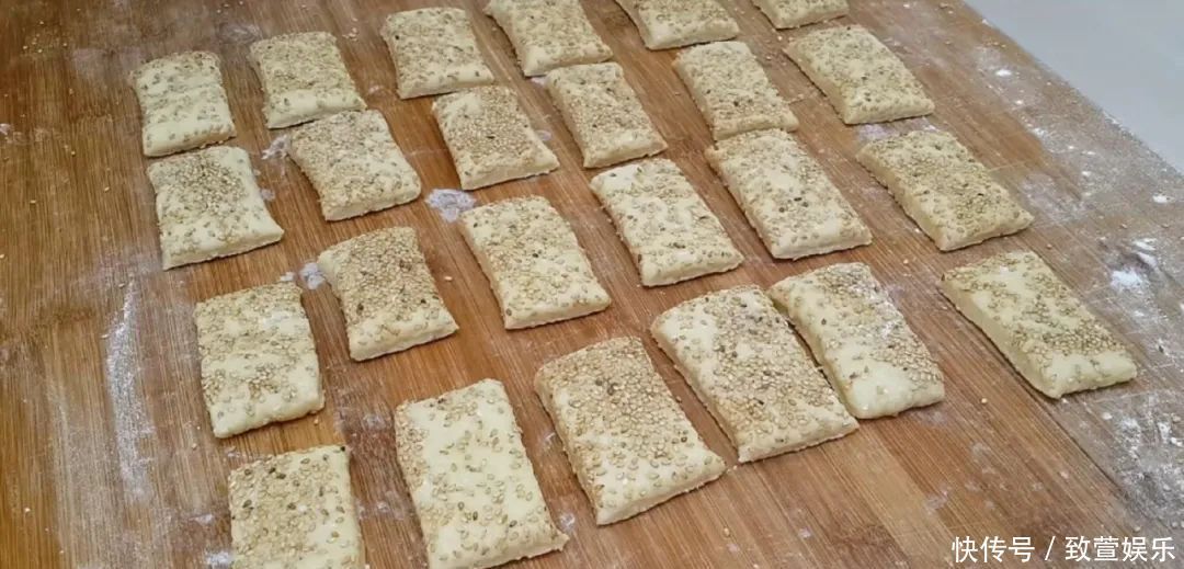 面包|2个鸡蛋,1碗面,不用蒸不用烙,比面包松软香甜,吃过就念念不忘