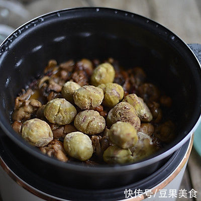 别怪我没提醒你，这道板栗烧鸡块一吃就上瘾