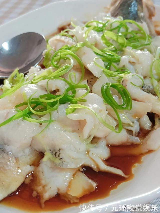 鲈鱼|鲈鱼这样做太好吃了，肉香嫩滑，吃了几十年都没吃够，太解馋了