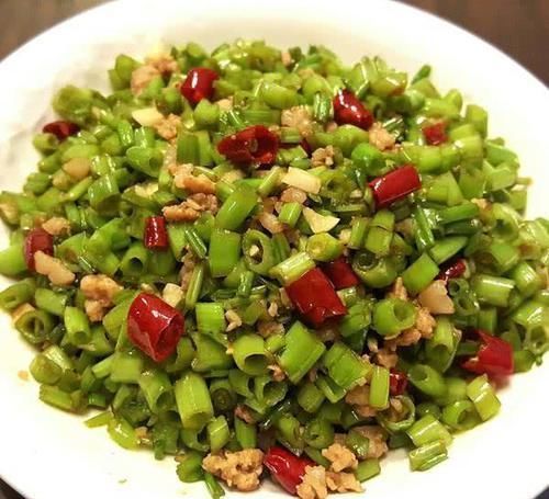 猪肉|大暑过后,这碱性蔬菜要多吃,每天炒一盘,补钙质,孩子长个头