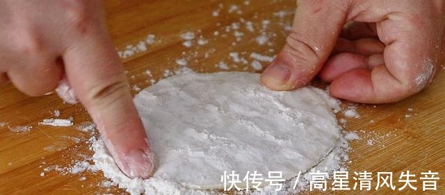 干面粉|4个鸡蛋1把韭菜,教你早餐新吃法,简单快速营养,比韭菜盒子还香!