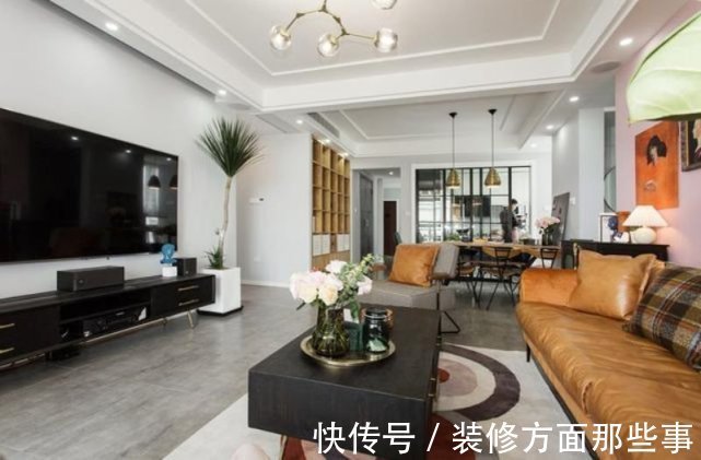 看了又看|113平北欧风三居室,粉色背景墙让客厅充满无尽的温柔