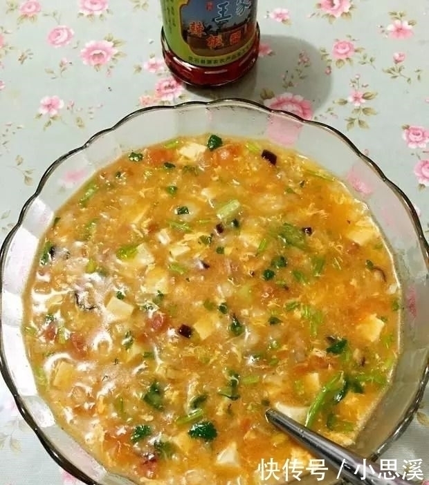 女儿放假非要住姥姥家，说姥姥做的饭菜好吃，发来照片一看，懵了