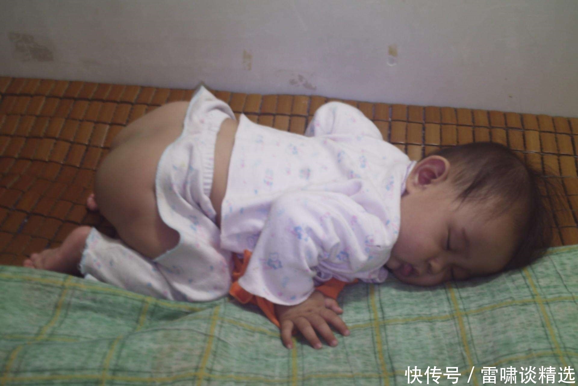 宝宝|据说每一个宝宝都会有一个神奇的睡姿,看看这些睡姿有多神奇吧