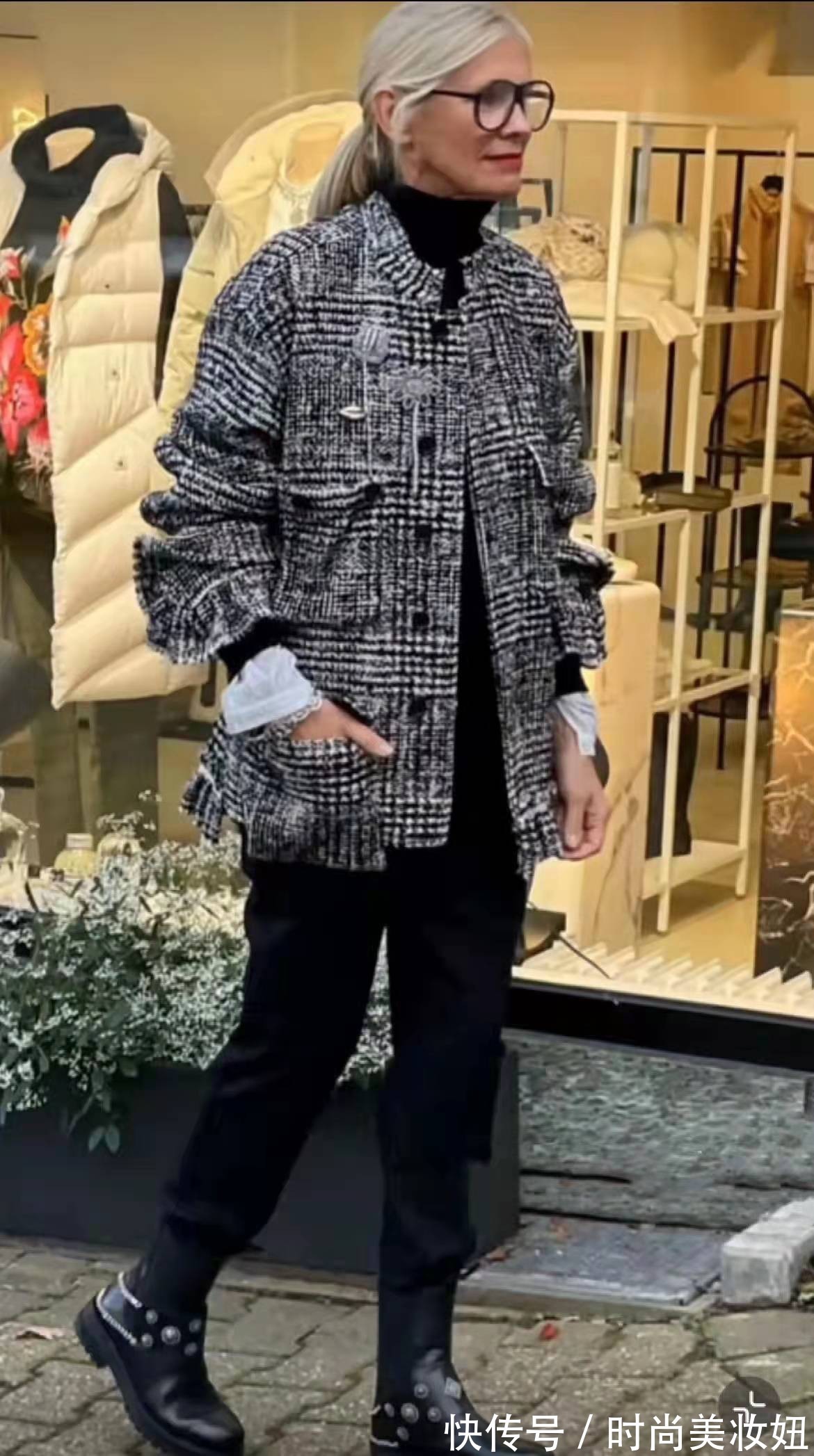 这位60岁老人太会穿了,简约大气又洋气,靠穿搭年轻了10岁