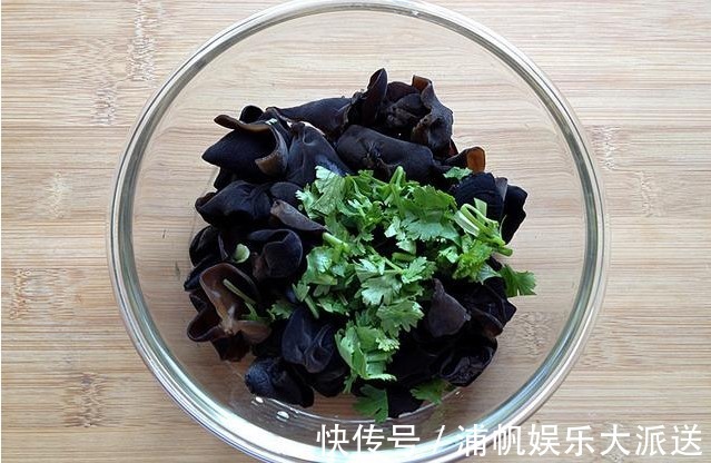 教你做一道凉拌菜，酸甜可口，下饭又下酒