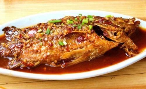  推荐|美食推荐：红烧黄山鱼、韭苔炒绿豆芽、豆瓣鲫鱼、凉拌猪蹄的做法