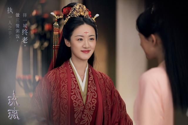 原班人马 欢瑞骚操作坑艺人究竟是为防爆成毅,还是要为杨紫铺路